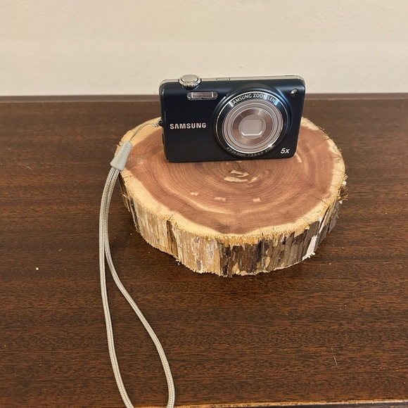 Samsung ST65 14.2mp Digicam - Picture 3 of 12